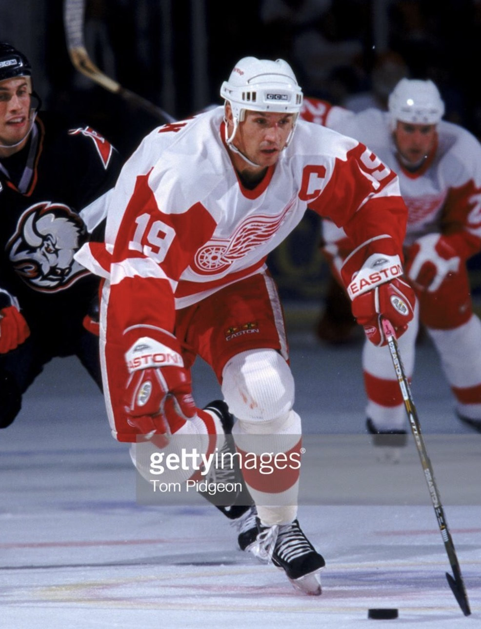 Mitchell & Ness NHL Detroit Red Wings Steve Yzerman 1996-97 Jersey Re –  FCS Sneakers